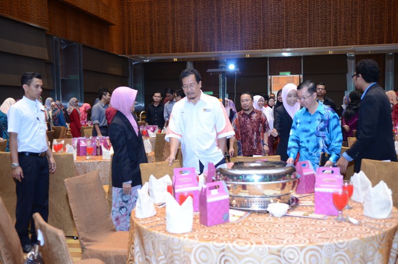 Hi tea alumni  14  071